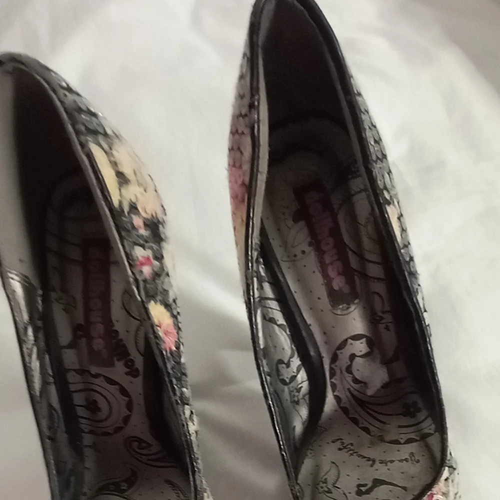 Dollhouse Lannah Heels - Picture 3 of 7